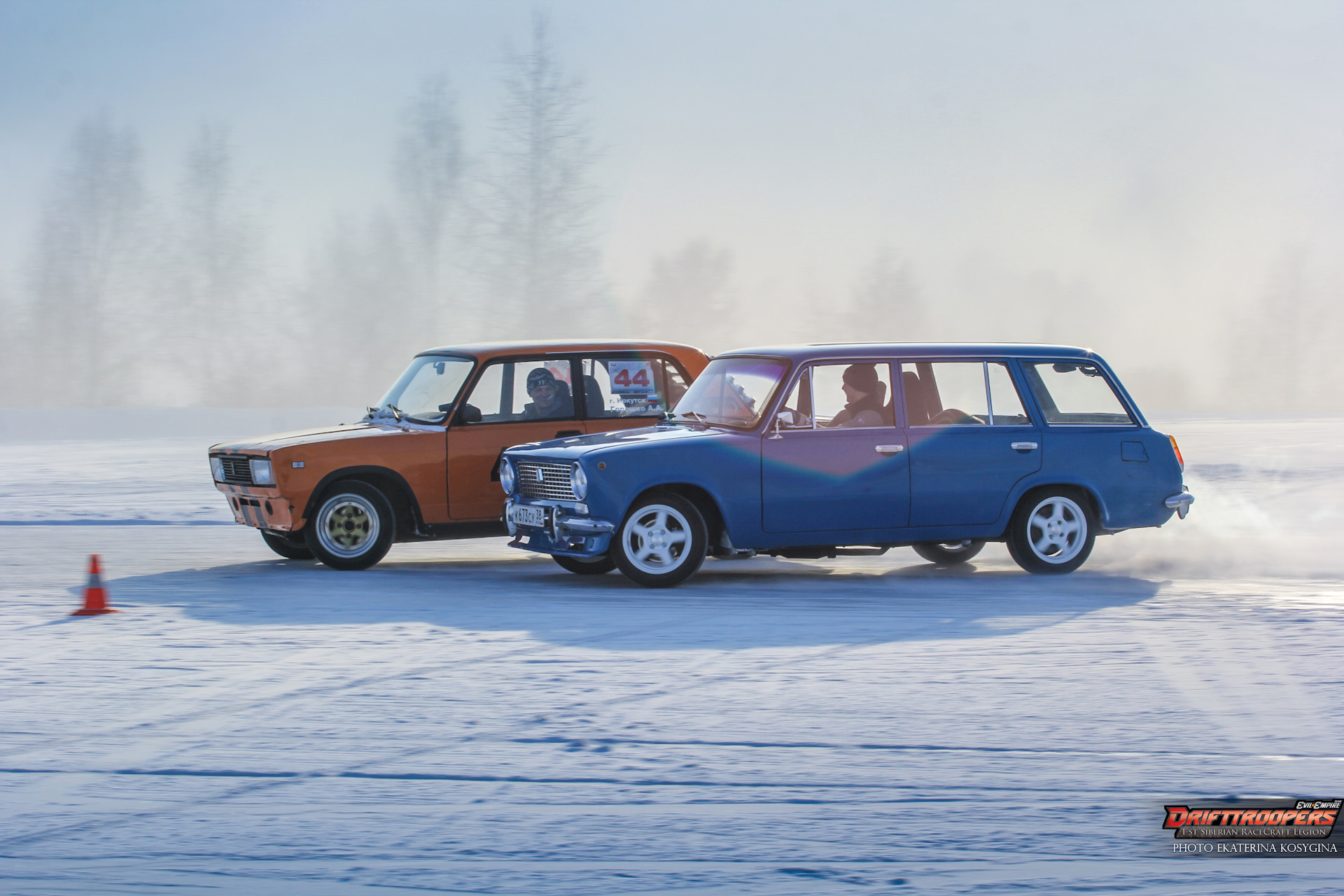 Lada 2105 Winter Drift Battle