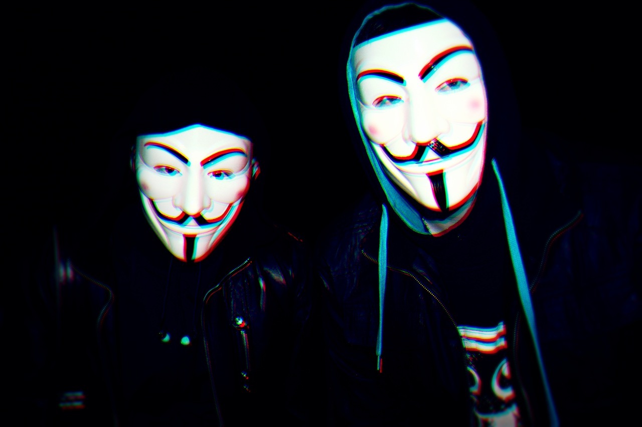 Две маски Анонимуса