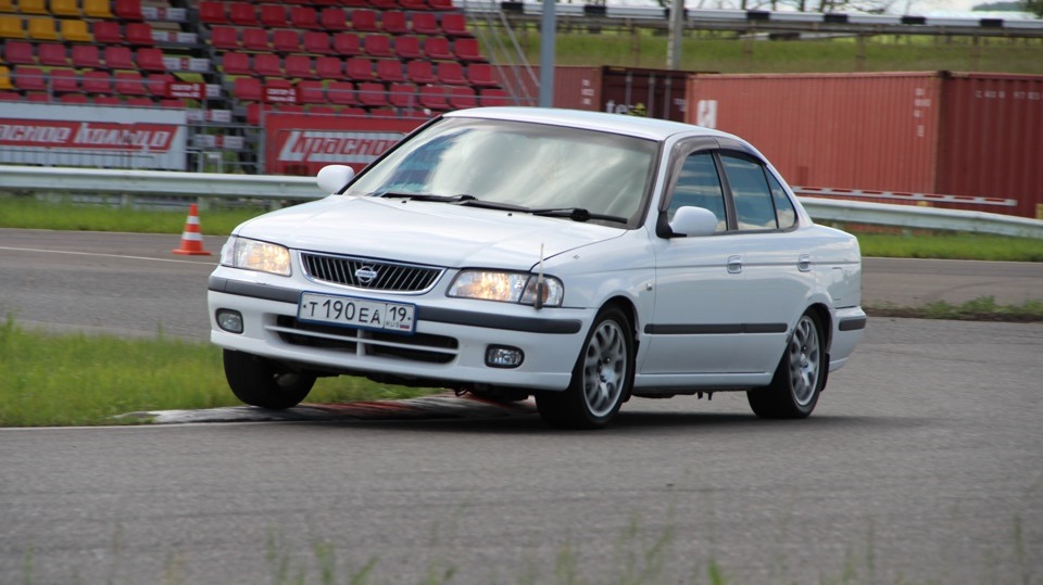 Nissan Sunny 2013