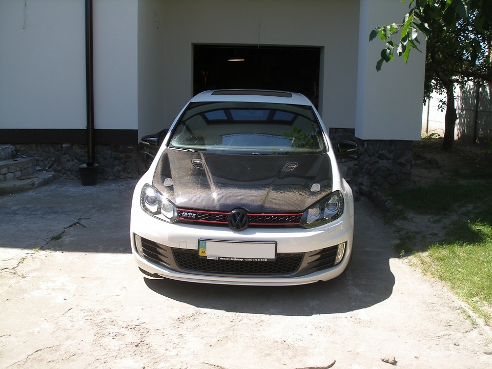 Volkswagen Golf 6 GTI капот