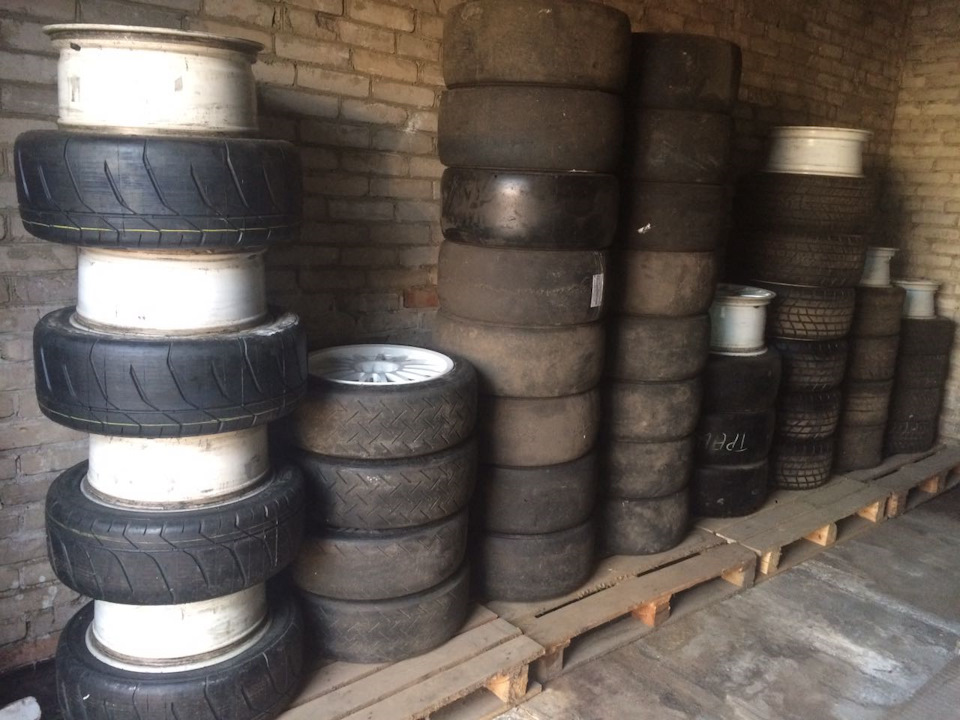 Это меньше половины :) — BMW 3 series Coupe (E30)