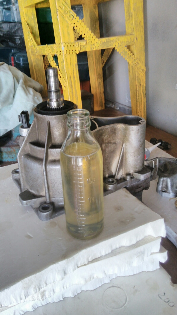 Такой мензуркой взвешивали точно сколько вливаем — KIA Sportage (3G)