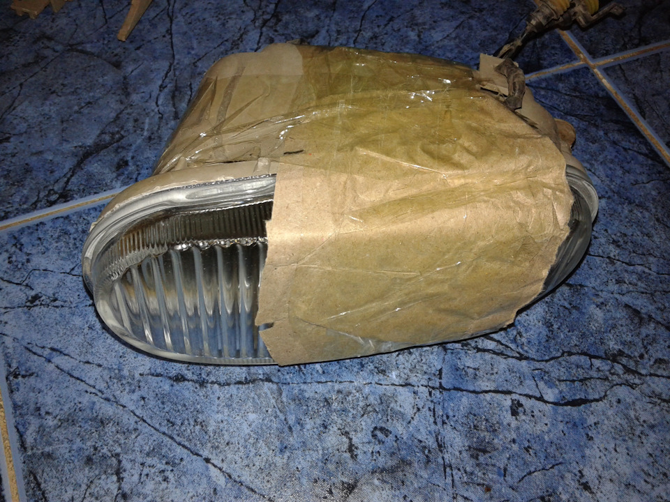 Замена стекла противотуманки — Daewoo Lanos, 2 л., 1997 года | запчасти ...