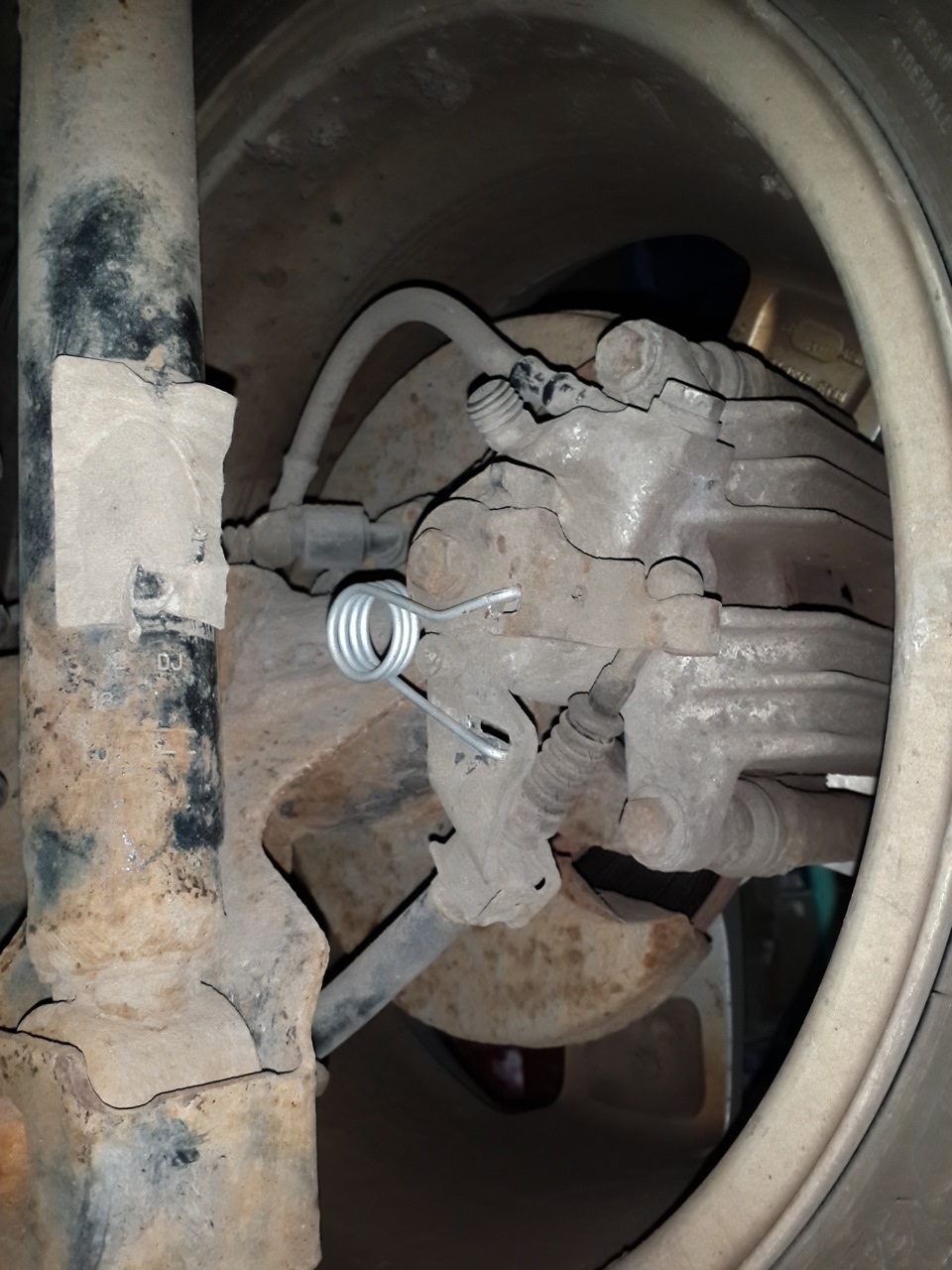 возвратные пружины суппорта — Skoda Octavia A4 Mk1, 2 л, 2002 года ...