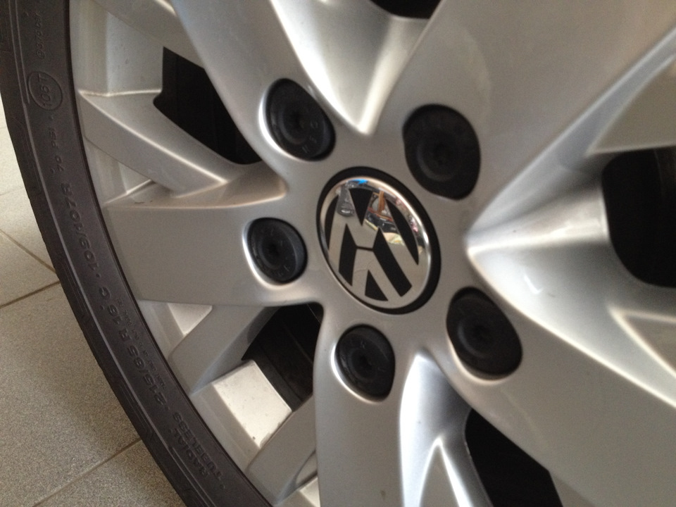 колпачки на колесные болты — Volkswagen Transporter T5, 2 л, 2011 года ...