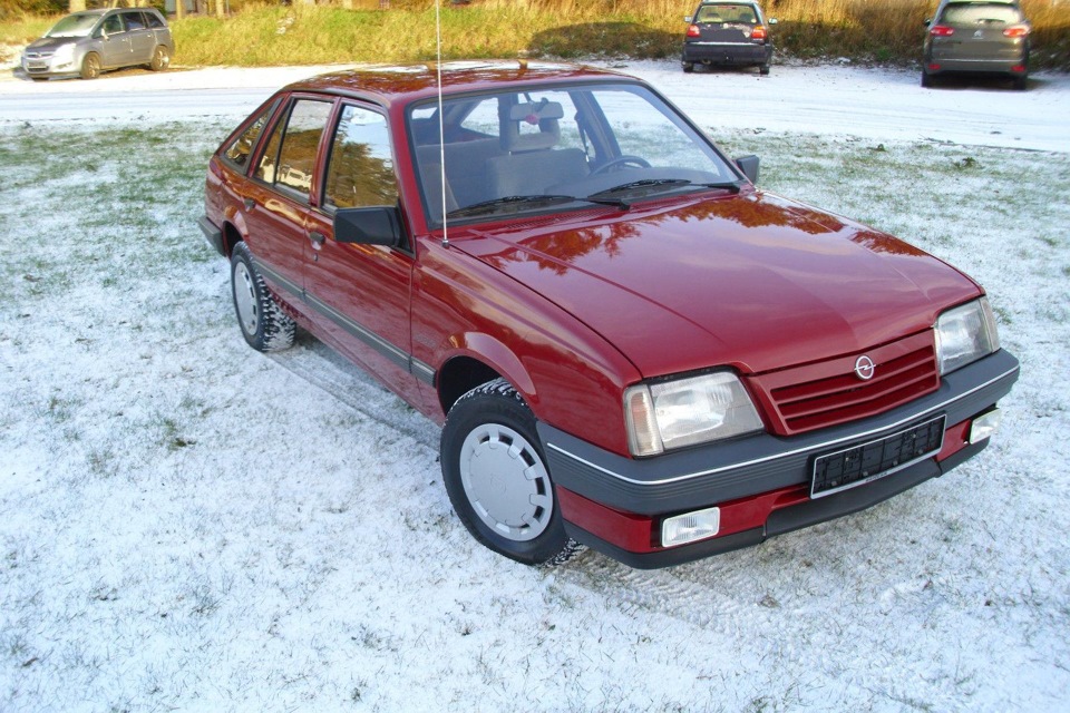 Опель беларусь. Opel Ascona 1982. Опель Аскона 1982. Опель Аскона хэтчбек 1982. Opel Ascona 1982 хэтчбек.