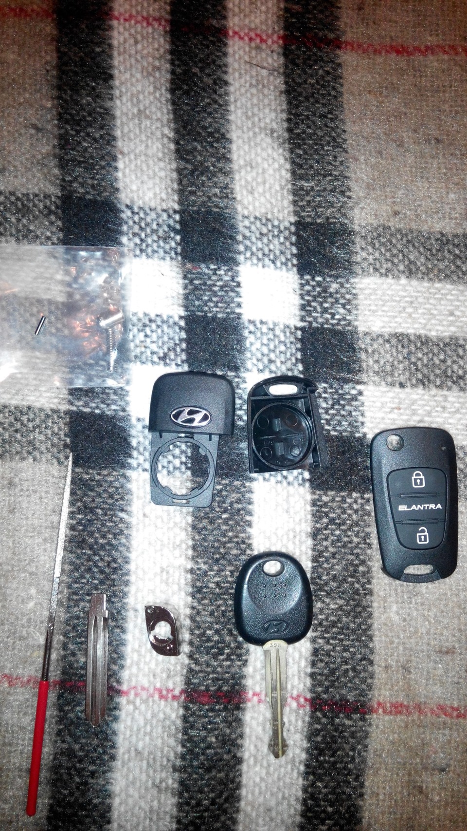 Залипил выкидуху — Hyundai Elantra (5G), 1,6 л, 2012 года | аксессуары ...