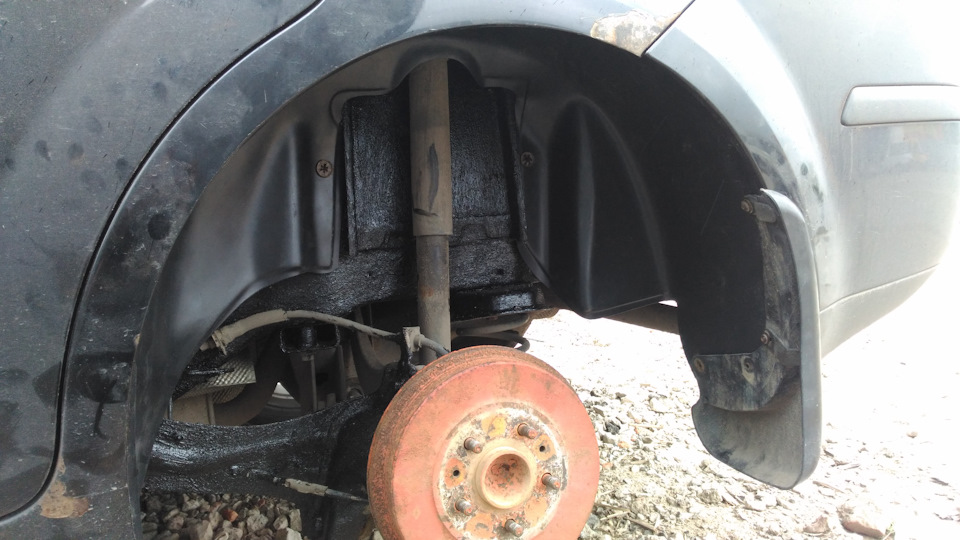 Подготовка крыльев. — Ford Focus Sedan II, 1,6 л, 2007 года | кузовной ...