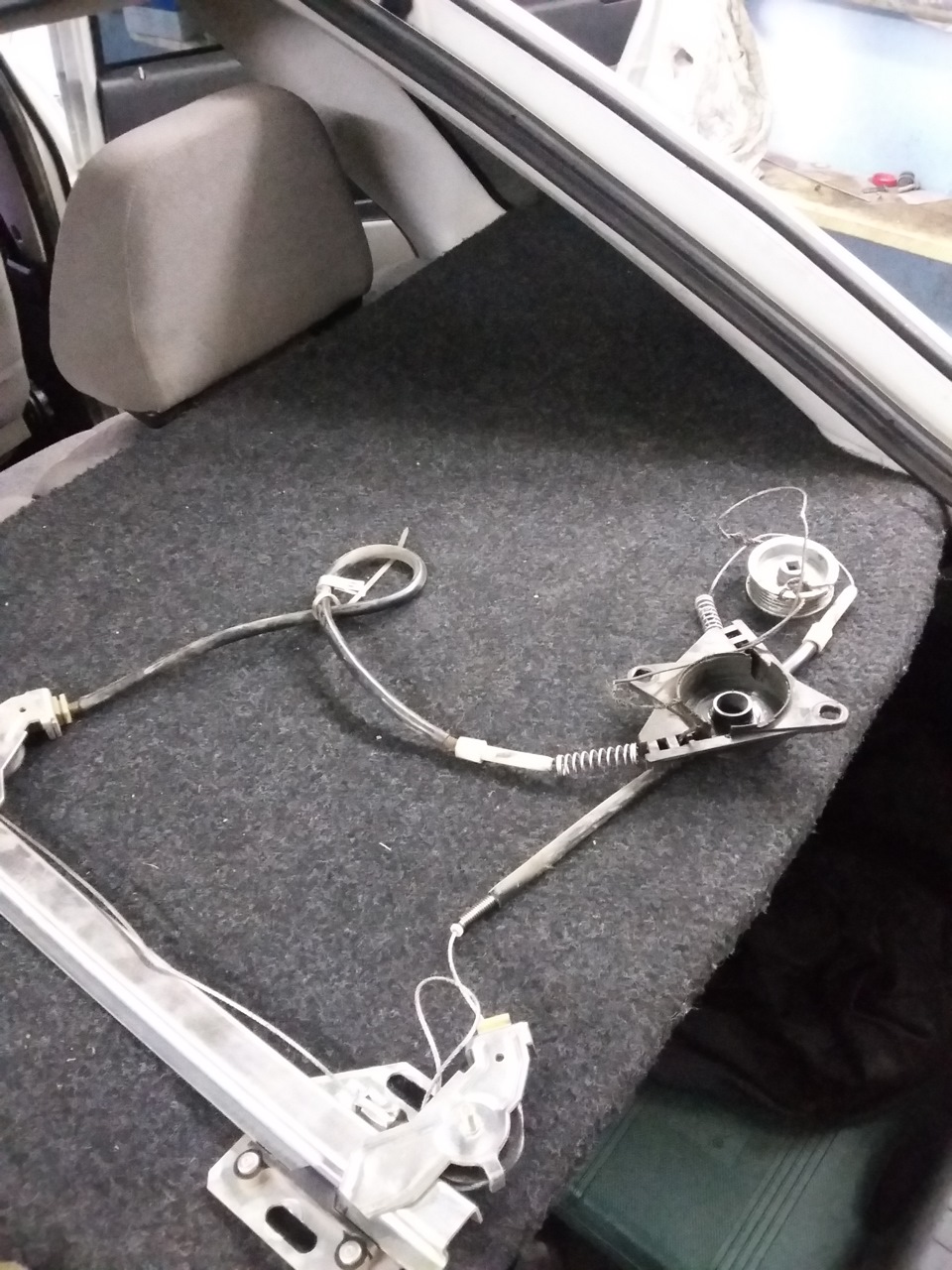 Замена стеклоподъемника — Lada Приора хэтчбек, 1,6 л, 2010 года ...