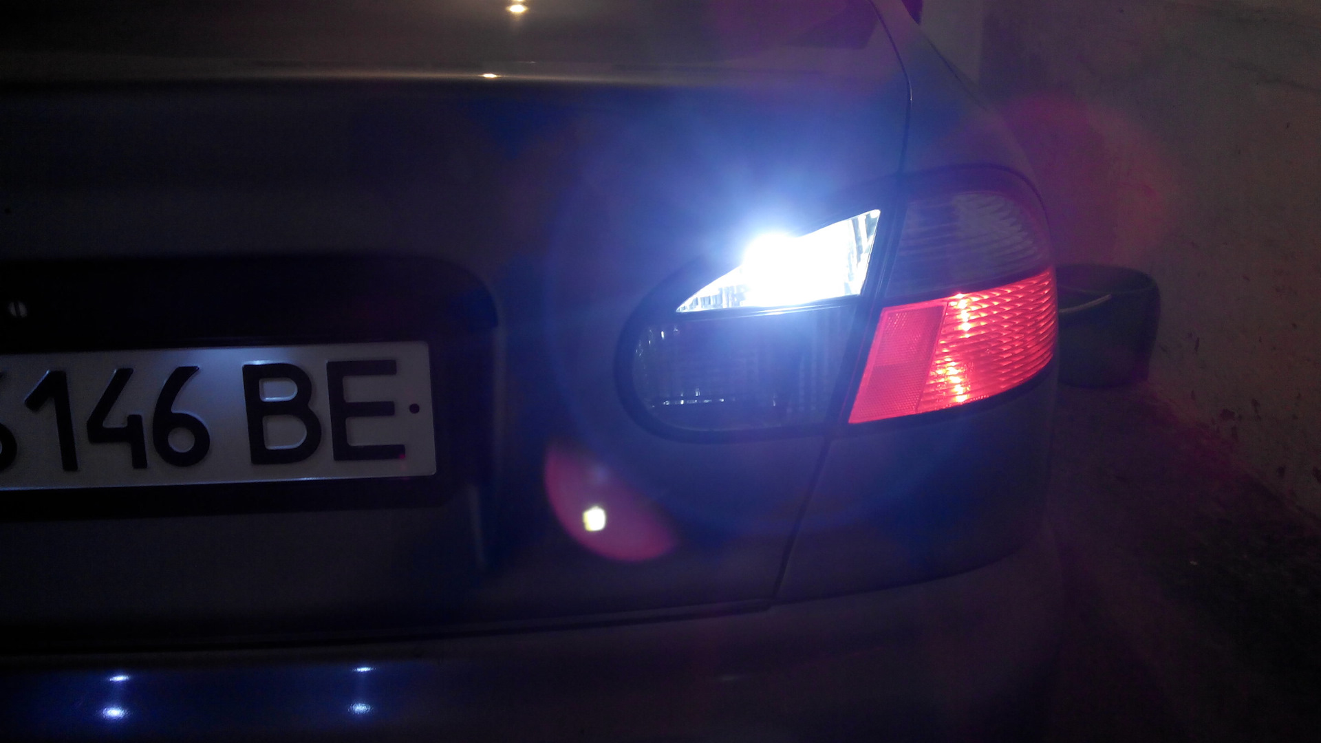 Замена ламп заднего хода — Daewoo Lanos, 1,5 л, 2007 года | электроника ...