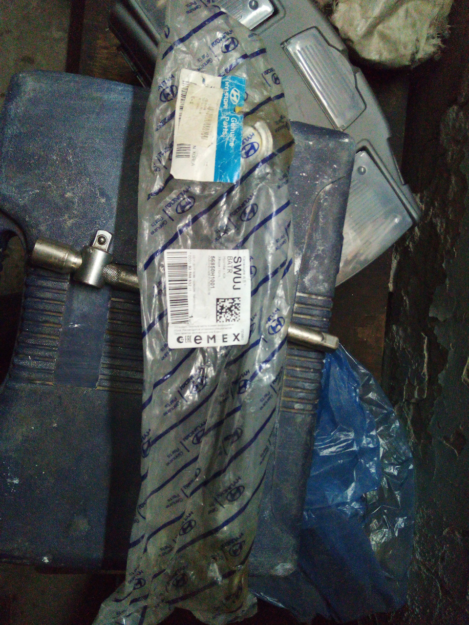 Фото в бортжурнале Hyundai Terracan. Запчасти на фото: 56850H1001