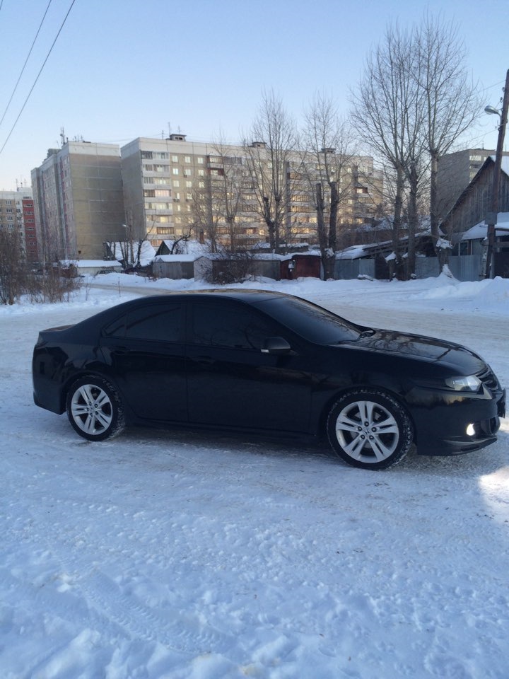 Honda Accord 2008 черная тонированная