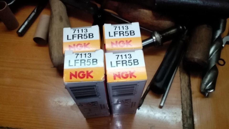 Замена свечей зажигания или то, как не нужно сильно закручивать свечи ...