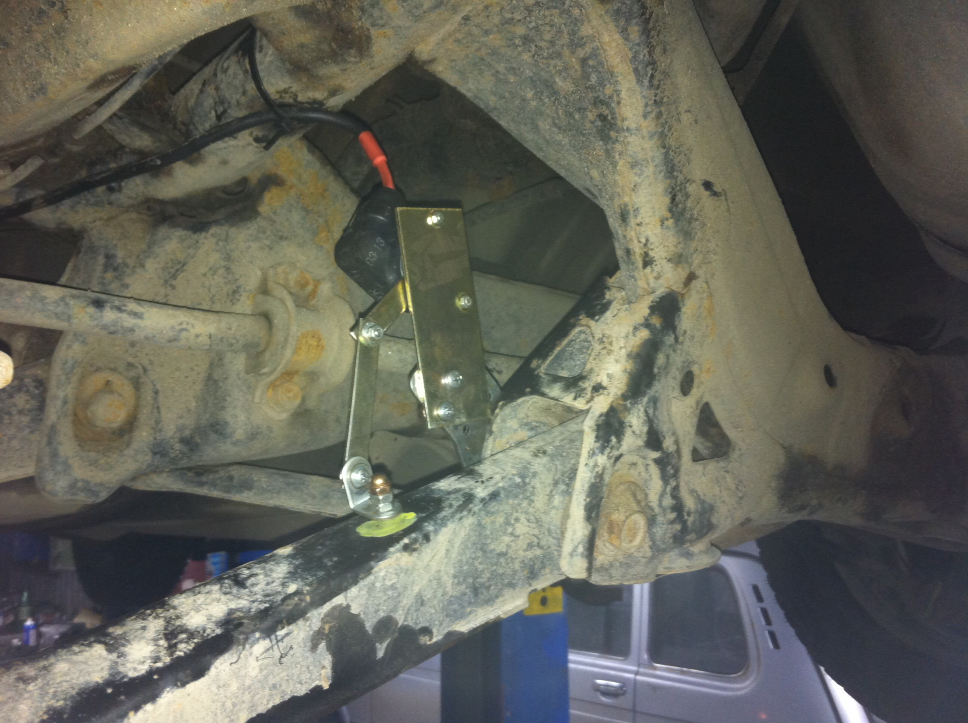 Установка автокорректора фар — Mitsubishi Galant (9G), 2,4 л, 2007 года ...