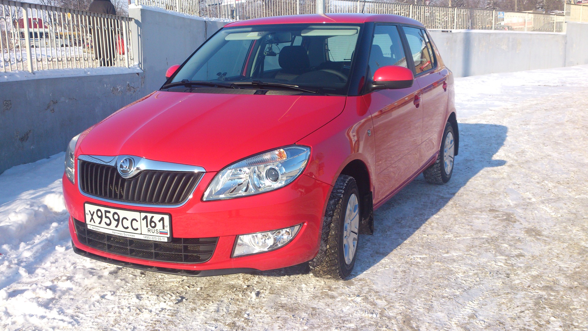 Отзывы шкода фабия 1.4. Шкода Фабия 1994. Шкода Фабия 2013. Skoda Fabia 2013. Фабия 2013 хэтчбек потолок купить.