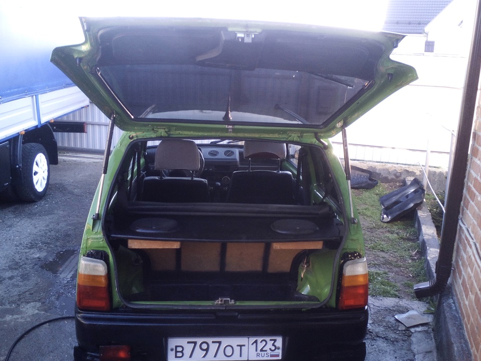 Амморты багажника держат… — Lada 11113 Ока, 0,7 л, 1998 года | своими ...