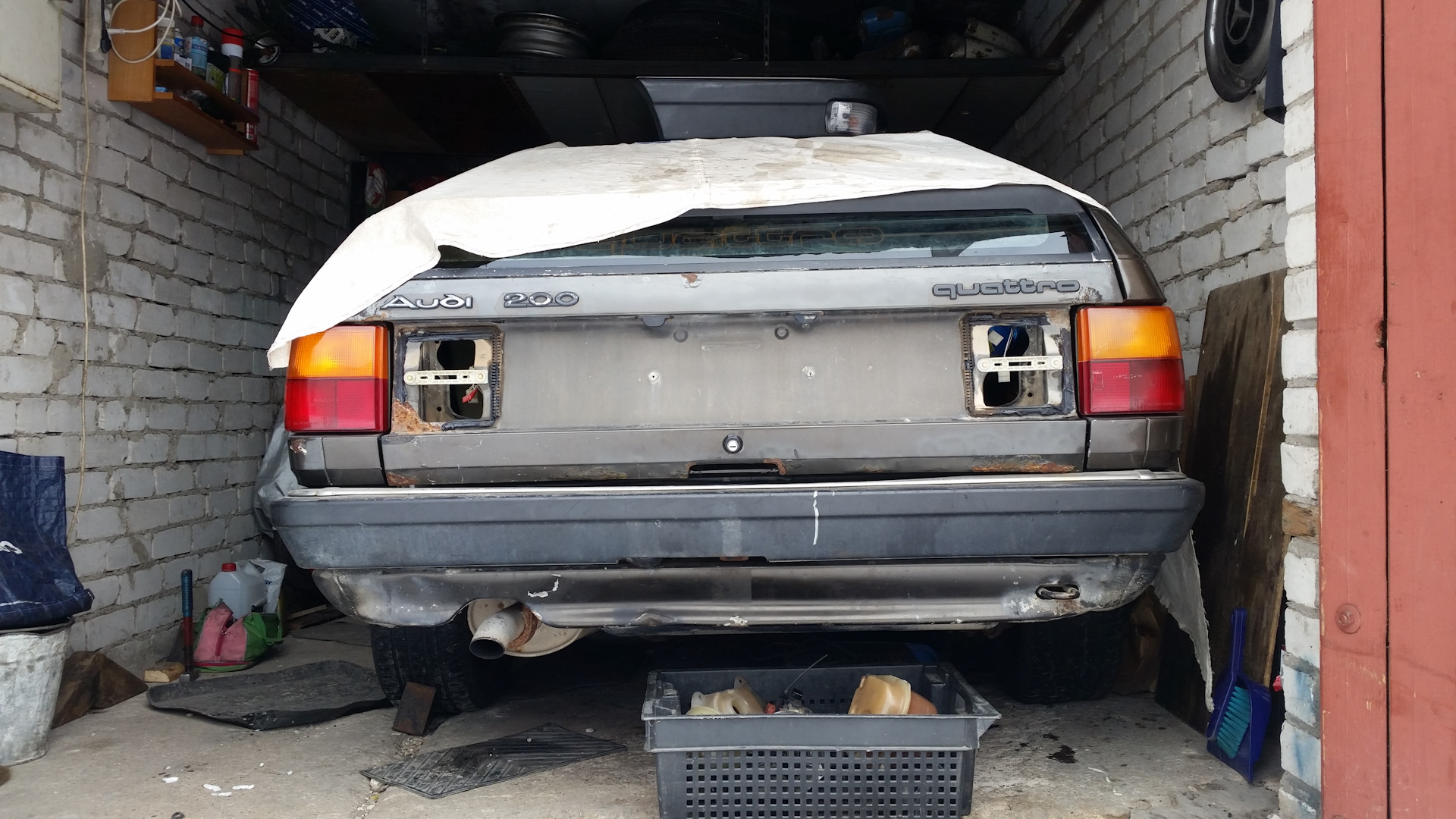 заливает свечи на audi 80 quattro, что делать? заливает свечи на audi 80 quattro, что делать?