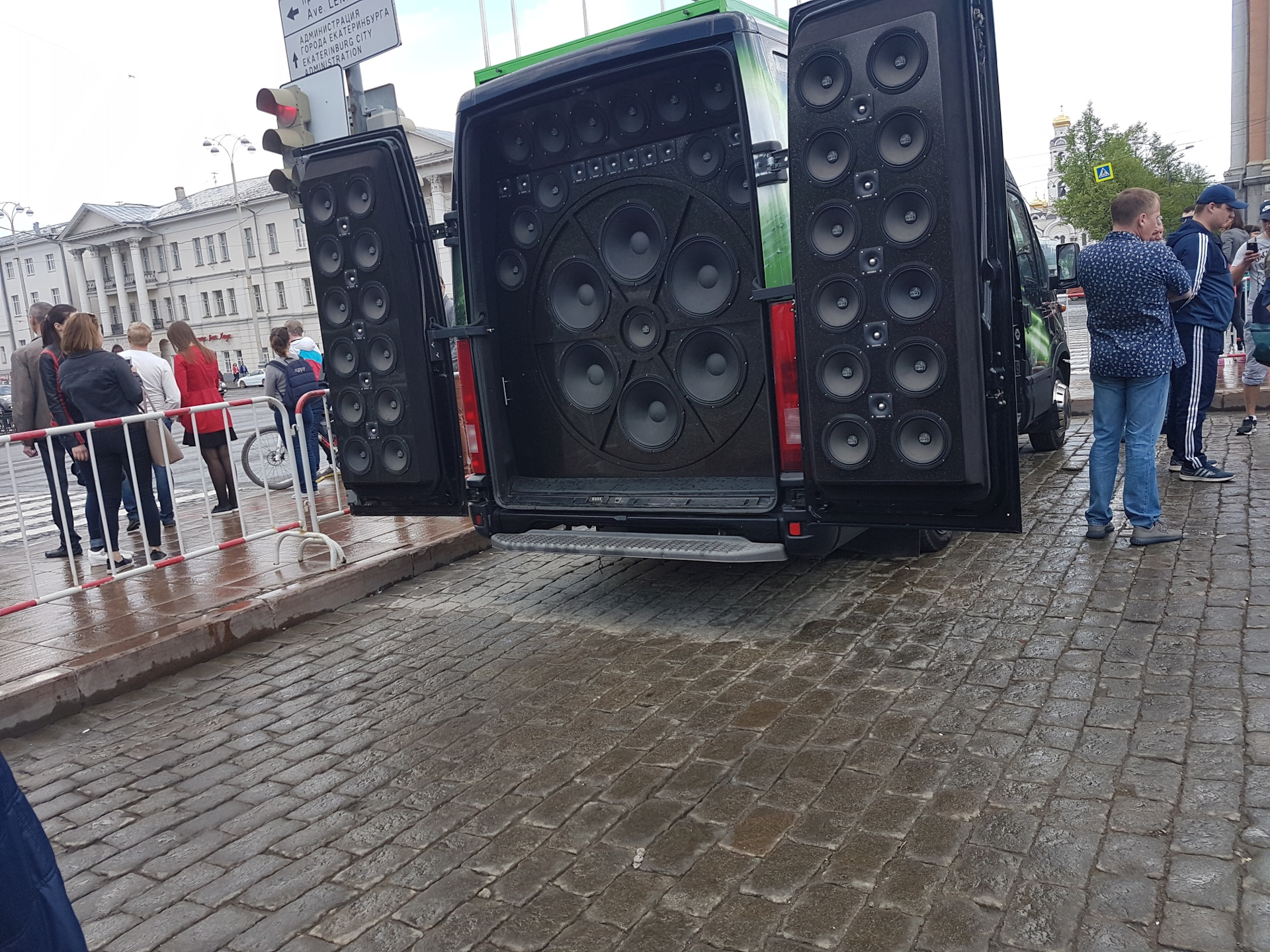 Фестиваль автозвука. Фестиваль по автозвуку. Фестиваль Автозвука в Екатеринбурге. Фестиваль Автозвука фото.