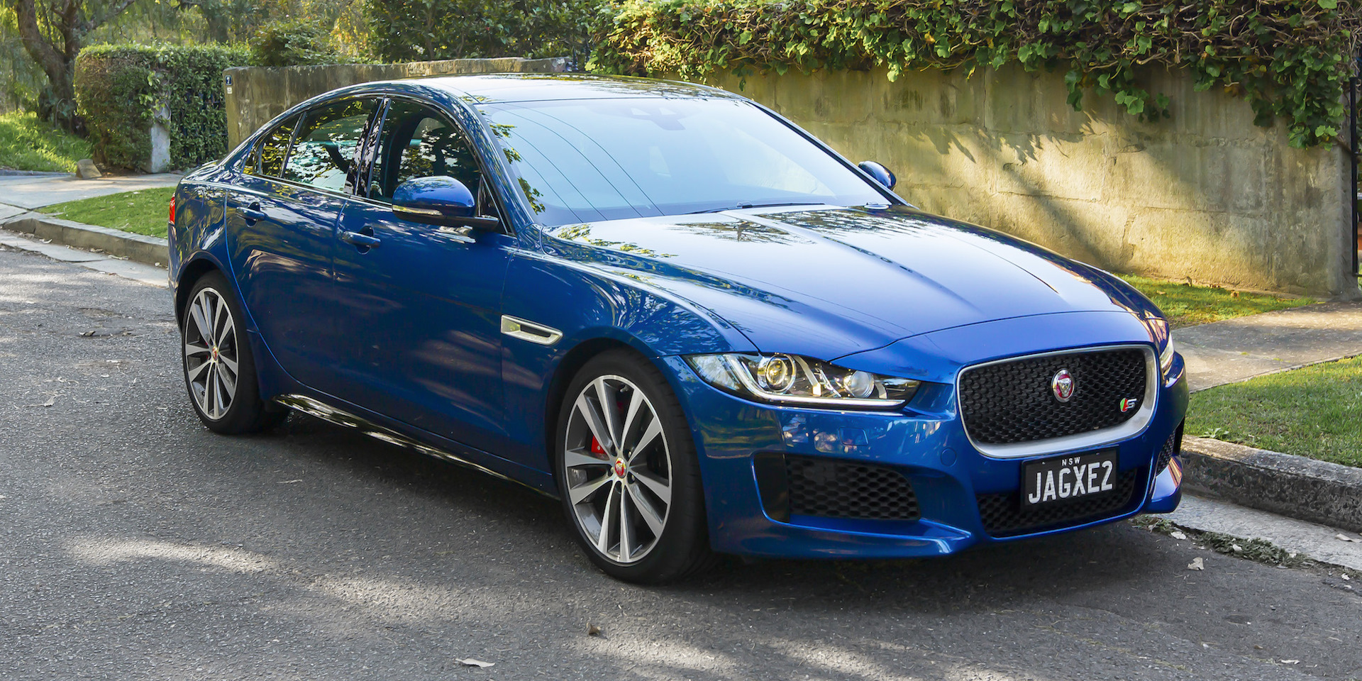 Jaguar xe i 2015