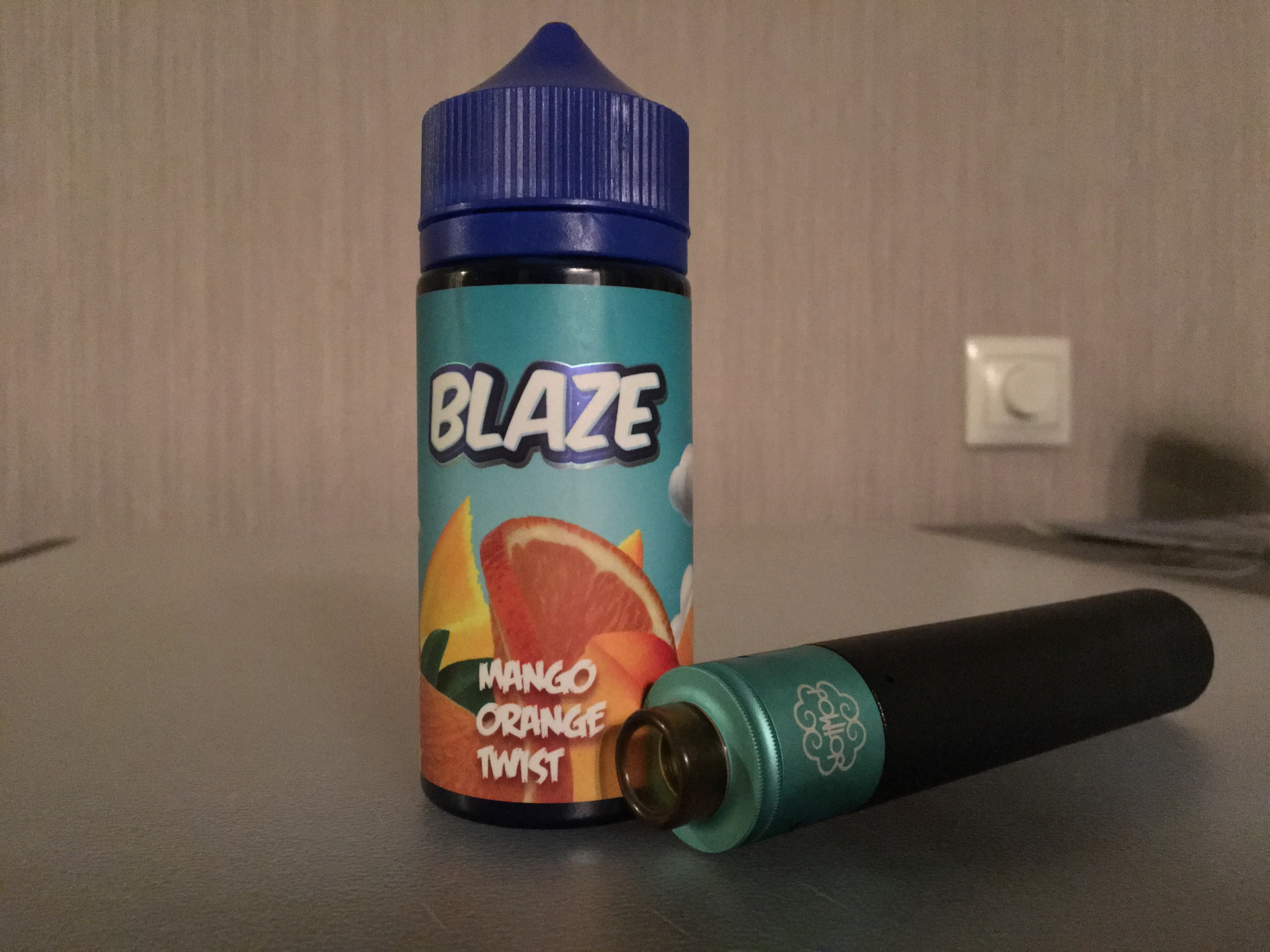 Обзор жидкости. Blaze 100ml. Blaze Apple Kiwi. Blaze South жижа. Жижа 25 Blaze.