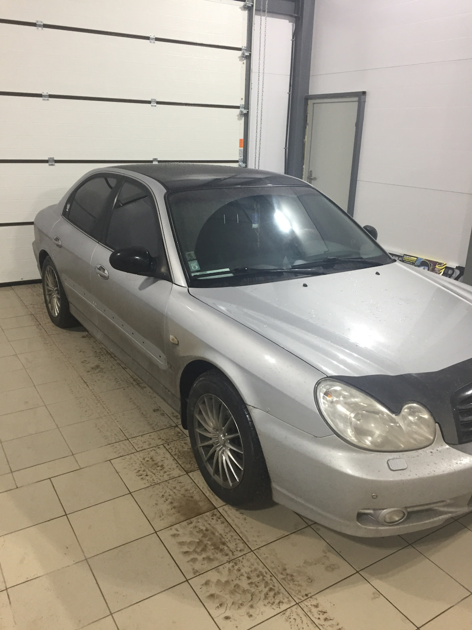 Продолжаю одевать машину в пленку. Ну лень мне ее красить))) — Hyundai  Sonata IV (EF), 2,7 л, 2006 года | стайлинг | DRIVE2