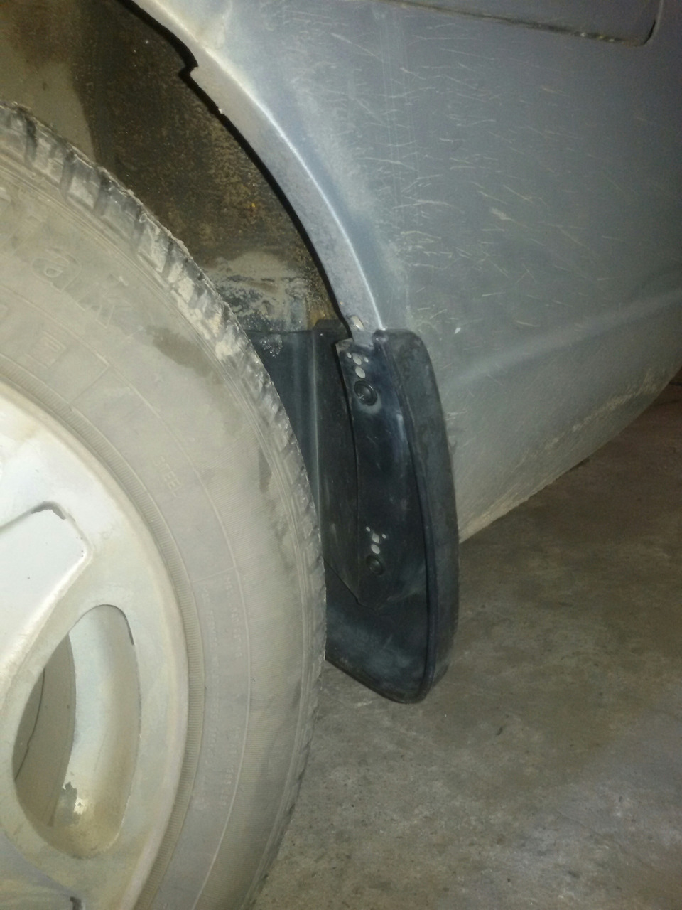 Установка оригинальных брызговиков — Honda Civic (7G), 1,7 л, 2003 года ...