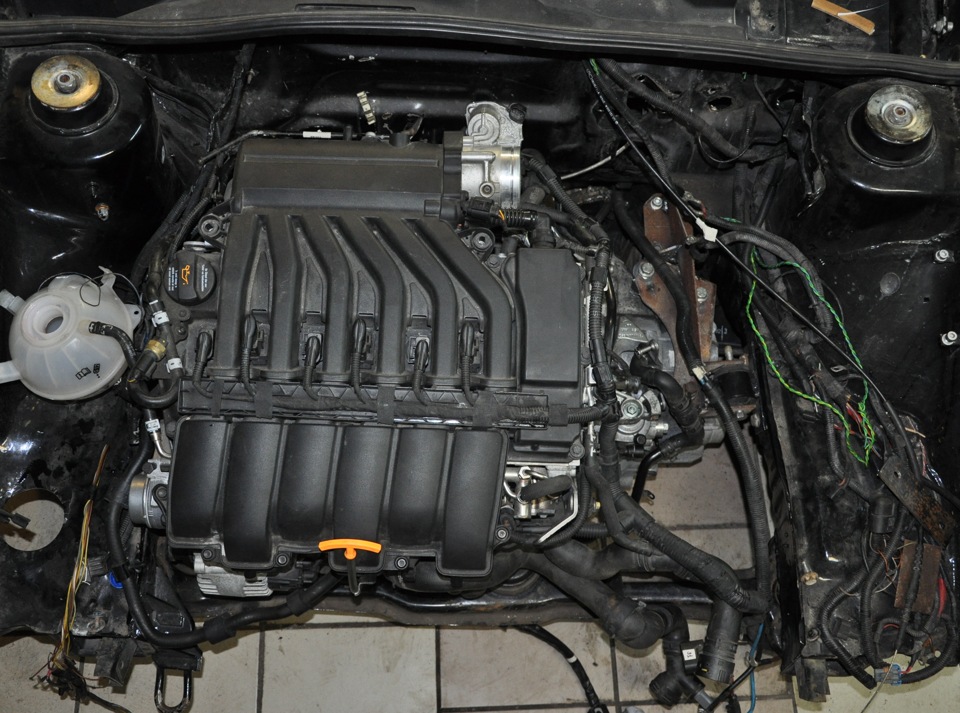 Мотор 36. Гольф r32 двигатель. VW r36 engine. VW r36 двигатель. Двигатель VW 36квт.