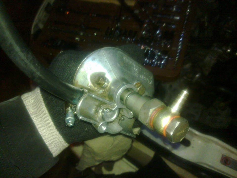 Узел топливного фильтра дизеля — Audi A6 (C4), 2,5 л, 1997 года ...