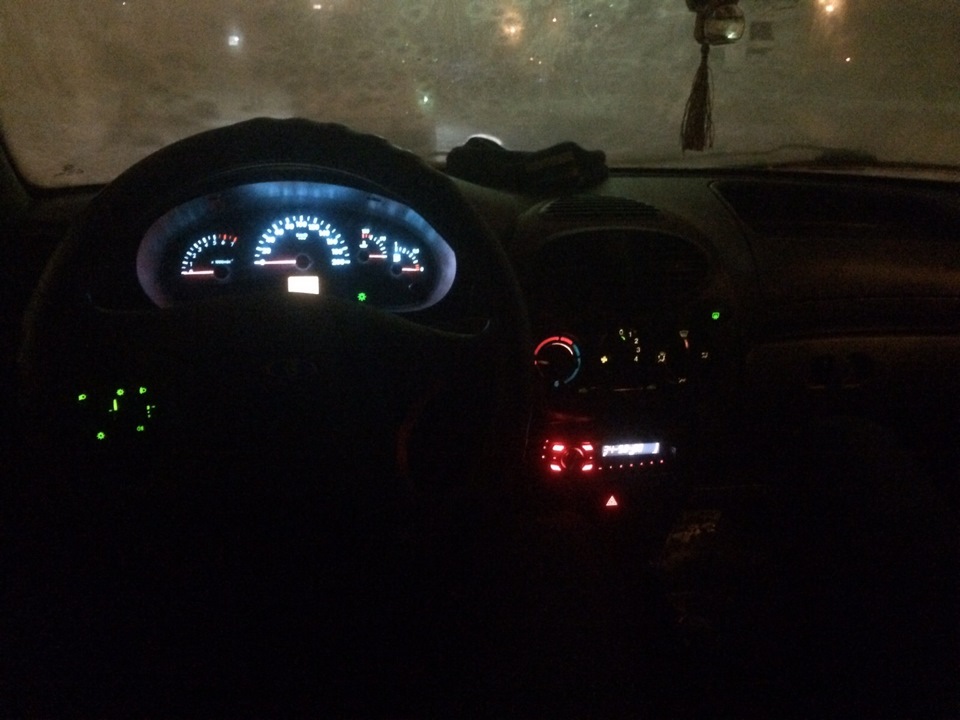 Замена родных лампочек в приборной панели на диоды — Lada Калина ...