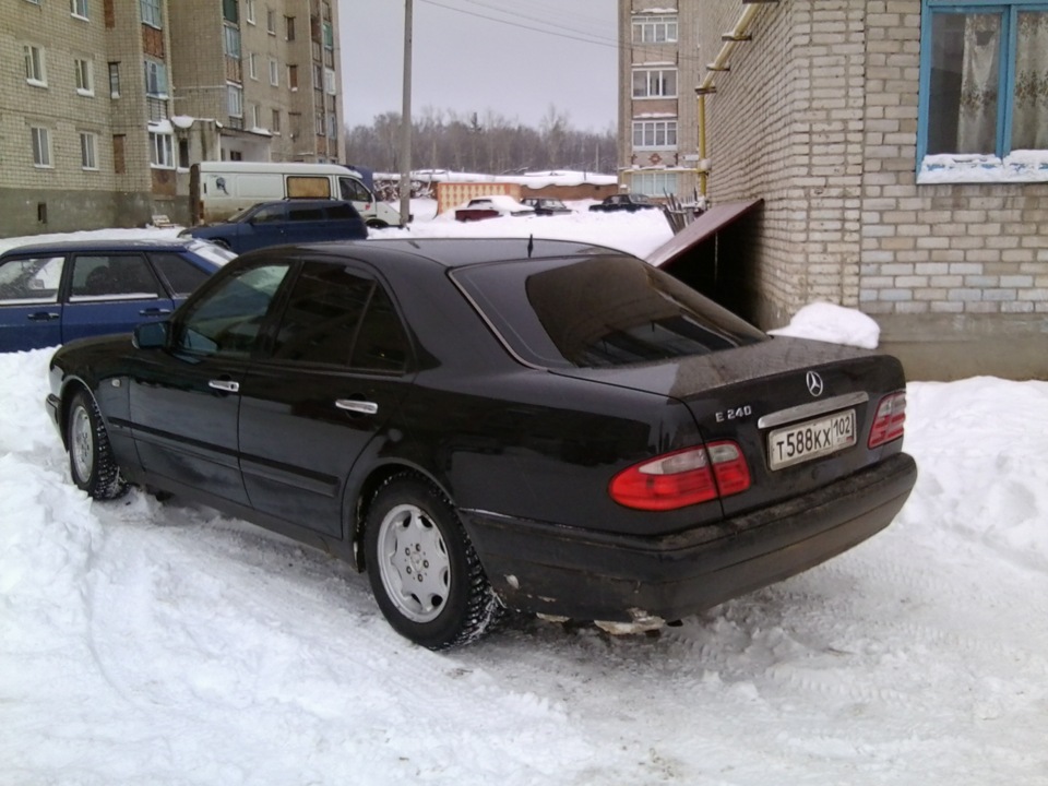 Фото в бортжурнале Mercedes-Benz E-Class (W210)