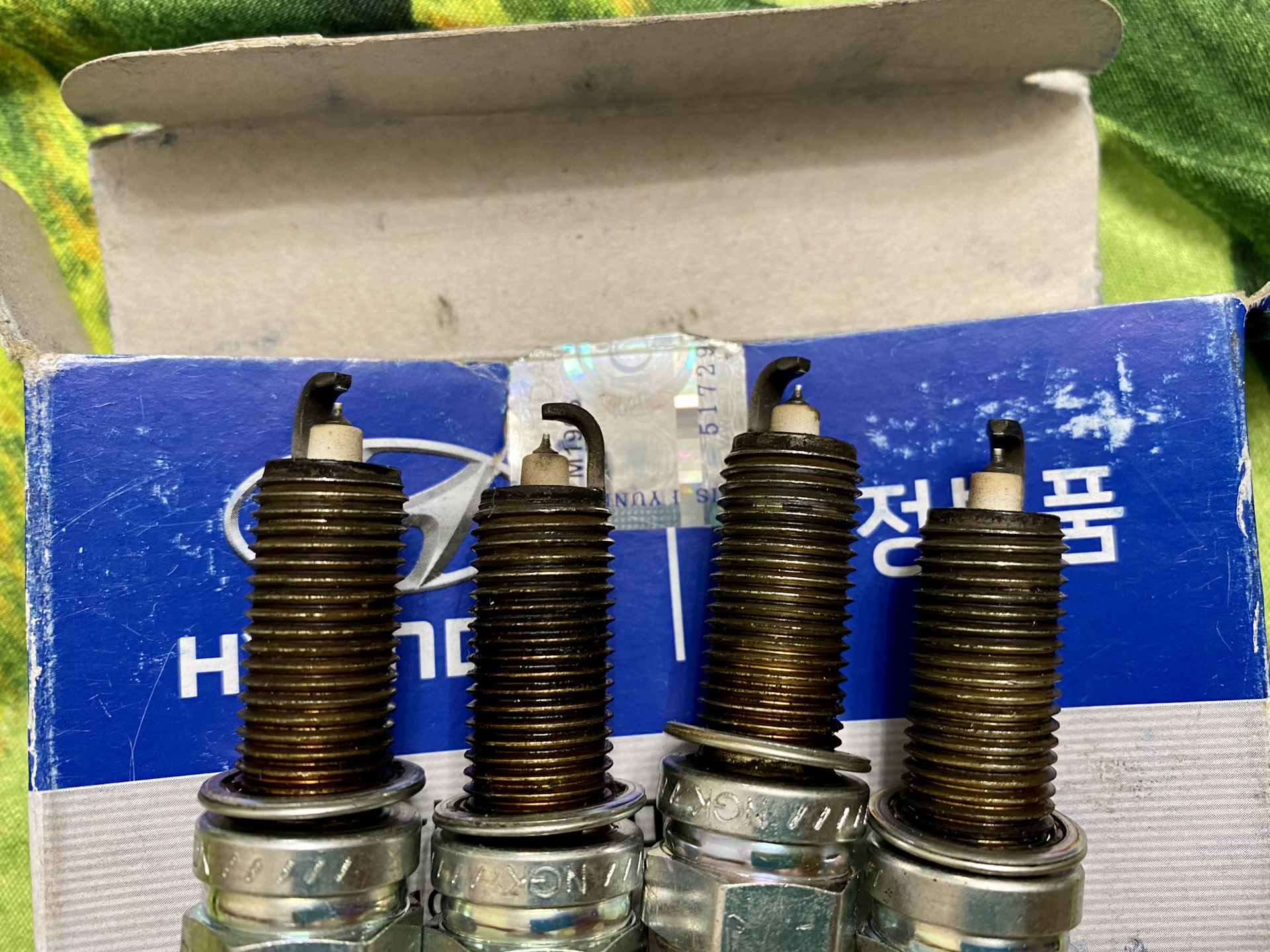 Замена свечей крета 2. Свеча зажигания 18846-10060 крету. 1884611070 свеча зажигания. 0 автомат. 0 автомат.