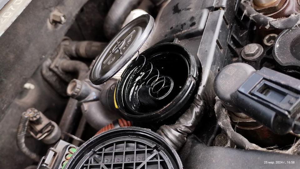 Мембрана маслоотделителя клапанной крышки. — Volvo V50, 2 л, 2004 года ...