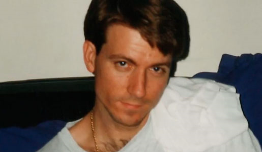 анаболики кровью и потом реальная история все фото. e5ade5es 960. анаболики кровью и потом реальная история все фото фото. анаболики кровью и потом реальная история все фото-e5ade5es 960. картинка анаболики кровью и потом реальная история все фото. картинка e5ade5es 960. Судья Алекс Феррер: «Если бы кто-то придумал такой сценарий, все бы сочли его невероятным. Это было похоже на неправдоподобный сюжет для телефильма, но это было на самом деле.»Фильм «Pain & Gain» основан на реальных событиях, которые действительно произошли в середине девяностых в Майами, штат Флорида. Однако фильм затронул лишь малую часть всей этой умопомрачительной истории, многие интересные моменты остались за кадром. И это был тот самый случай, который запал глубоко в душу всех, кто вел расследование — такую ужасающую жестокость проявили накачанные преступники.Летом 1992 года спортивный клуб Sun Gym в Майами выглядел процветающим предприятием. Согласно записям, в нем регулярно тренировались более пятисот человек, но на самом деле все было не так радужно: один за другим клиенты утекали в новый спорткомплекс Gold's Gym, недавно открытый в Майами Лейкс. Неудивительно: если в Sun Gym существовал культ грубой силы и нацеленности на результат, Gold's Gym представлял собой по большей части место для приятной тусовки, что, конечно же, больше пришлось по душе людям, не ставящим перед собою цель завоевать титул Мистер Олимпия (а таких в спортзалах 99 процентов).Спортзалом Sun Gym владел 57-летний Джон Миз, который в молодости был профессиональным культуристом, и даже занял первое место на чемпионате Великобритании в 1962 году. С тех пор утекло немало воды, и Миз, получивший статус бухгалтера и нотариуса, уже не был похож на гору мускулов. Но страсть к бодибилдингу не покидала его, и в январе 1987-го на прибыль от своей бухгалтерской фирмы Джон открыл «спортзал мечты», надеясь, что он станет со временем настоящей Меккой для всех бодибилдеров Флориды. С тех пор Миз регулярно организовывал местные соревнования культуристов, и все спортсмены, приезжавшие на конкурсы в Майами, тренировались в Sun Gym. анаболики кровью и потом реальная история все фото. e5ade5es 960. анаболики кровью и потом реальная история все фото фото. анаболики кровью и потом реальная история все фото-e5ade5es 960. картинка анаболики кровью и потом реальная история все фото. картинка e5ade5es 960. Судья Алекс Феррер: «Если бы кто-то придумал такой сценарий, все бы сочли его невероятным. Это было похоже на неправдоподобный сюжет для телефильма, но это было на самом деле.»Фильм «Pain & Gain» основан на реальных событиях, которые действительно произошли в середине девяностых в Майами, штат Флорида. Однако фильм затронул лишь малую часть всей этой умопомрачительной истории, многие интересные моменты остались за кадром. И это был тот самый случай, который запал глубоко в душу всех, кто вел расследование — такую ужасающую жестокость проявили накачанные преступники.Летом 1992 года спортивный клуб Sun Gym в Майами выглядел процветающим предприятием. Согласно записям, в нем регулярно тренировались более пятисот человек, но на самом деле все было не так радужно: один за другим клиенты утекали в новый спорткомплекс Gold's Gym, недавно открытый в Майами Лейкс. Неудивительно: если в Sun Gym существовал культ грубой силы и нацеленности на результат, Gold's Gym представлял собой по большей части место для приятной тусовки, что, конечно же, больше пришлось по душе людям, не ставящим перед собою цель завоевать титул Мистер Олимпия (а таких в спортзалах 99 процентов).Спортзалом Sun Gym владел 57-летний Джон Миз, который в молодости был профессиональным культуристом, и даже занял первое место на чемпионате Великобритании в 1962 году. С тех пор утекло немало воды, и Миз, получивший статус бухгалтера и нотариуса, уже не был похож на гору мускулов. Но страсть к бодибилдингу не покидала его, и в январе 1987-го на прибыль от своей бухгалтерской фирмы Джон открыл «спортзал мечты», надеясь, что он станет со временем настоящей Меккой для всех бодибилдеров Флориды. С тех пор Миз регулярно организовывал местные соревнования культуристов, и все спортсмены, приезжавшие на конкурсы в Майами, тренировались в Sun Gym.