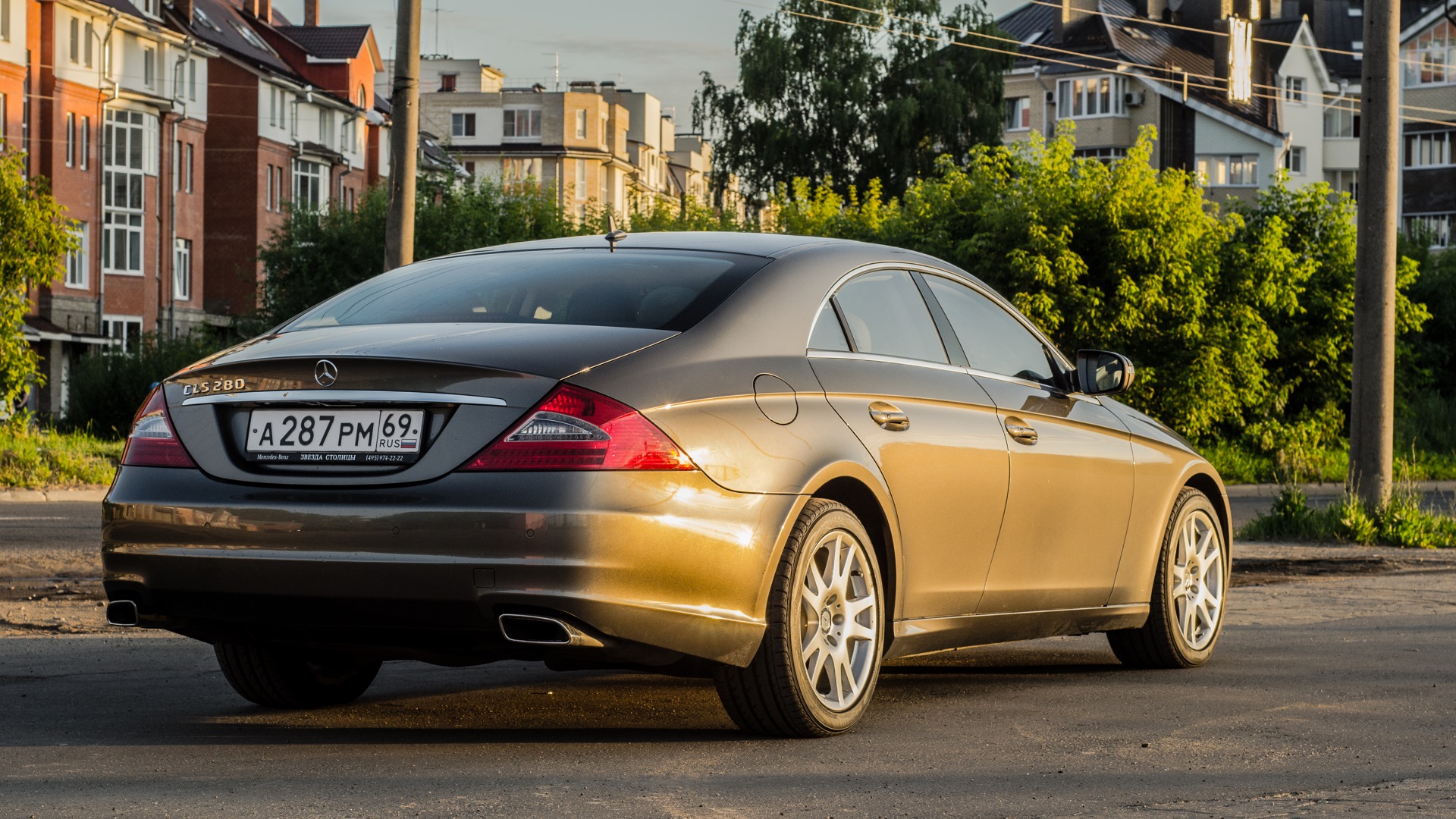 Mercedes CLS золотистый металлик