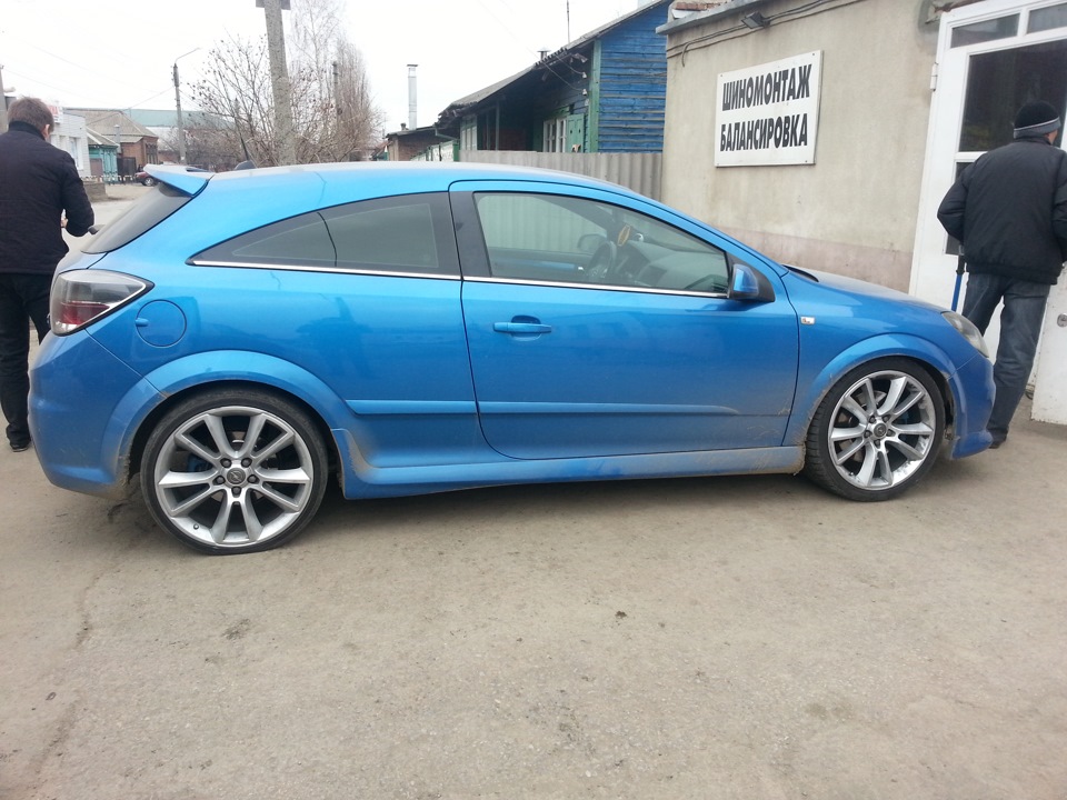 Astra диски. Опель Астра н r17. Диски Opel Astra h r17. R19 Opel Astra h OPC. Опель Астра h на 17 дисках.