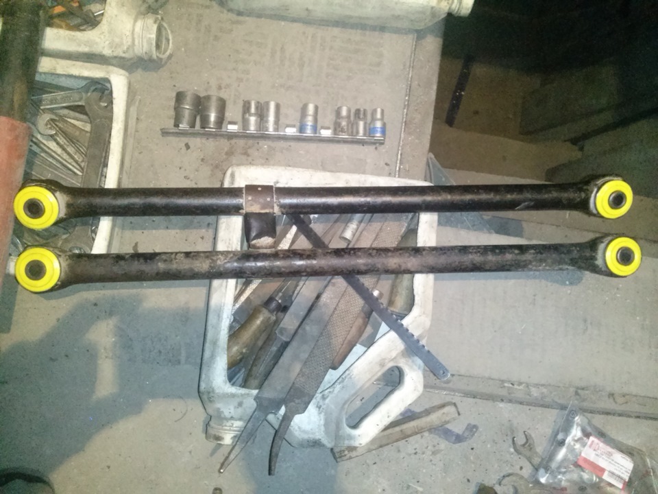 Замена втулок реактивных тяг(штанг) — Lada 2102, 1,2 л, 1980 года ...