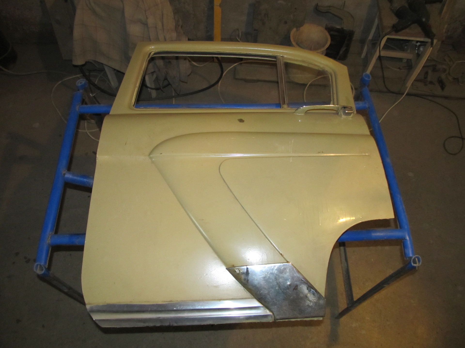 Дверные карты газ 21 волга. Дверные карты газ 21. Газ 21 л обшивка двери. Двери газ 21 волга. Двери газ 21 волга.