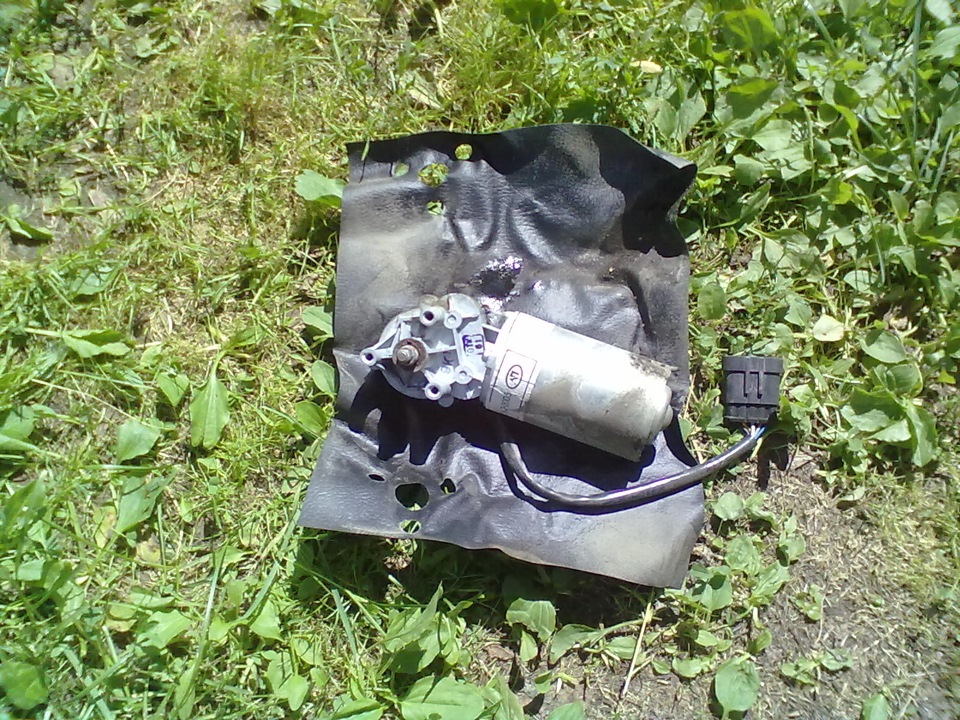 Разборка трапеции дворников и ее смазка, проклейка дверей. — Lada ...