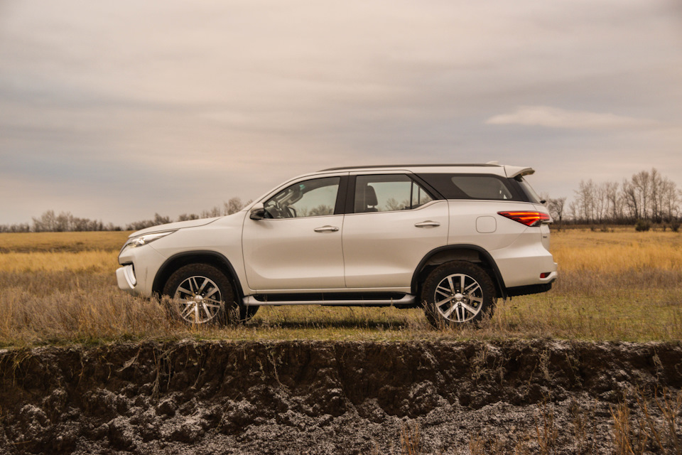 Обзор автомобиля toyota fortuner. Смотреть фото Обзор автомобиля toyota fortuner. Смотреть картинку Обзор автомобиля toyota fortuner. Картинка про Обзор автомобиля toyota fortuner. Фото Обзор автомобиля toyota fortuner