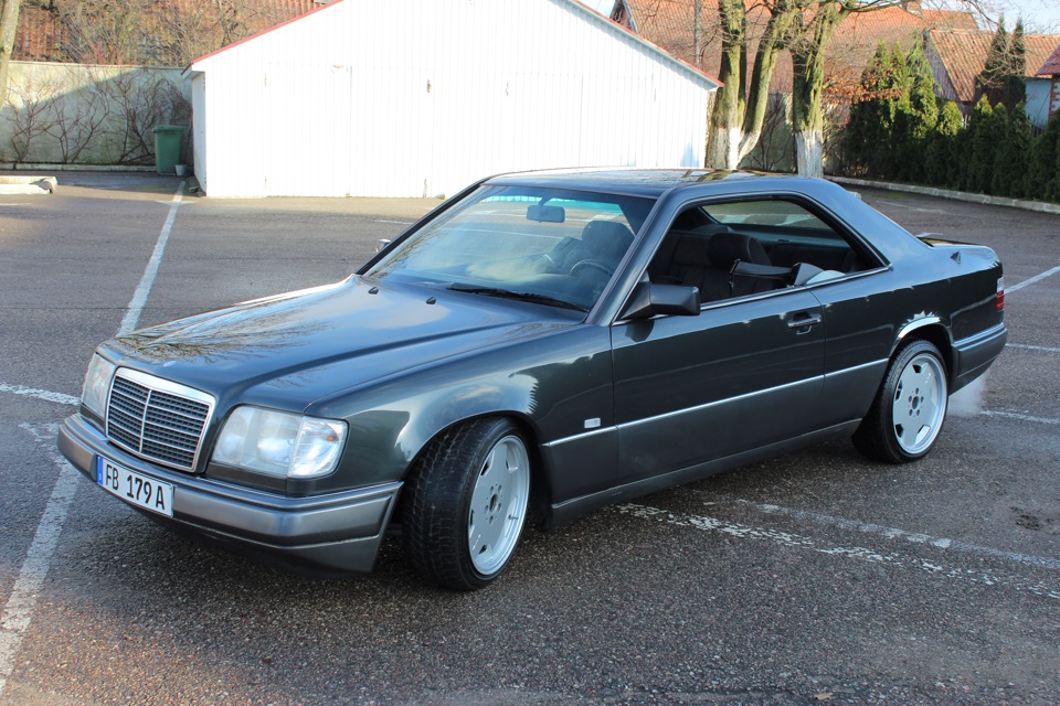 W124 coupe. Mercedes 124 Coupe. Mercedes 124 купе. Мерс 124 купе. Мерседес Бенц 124 1994.