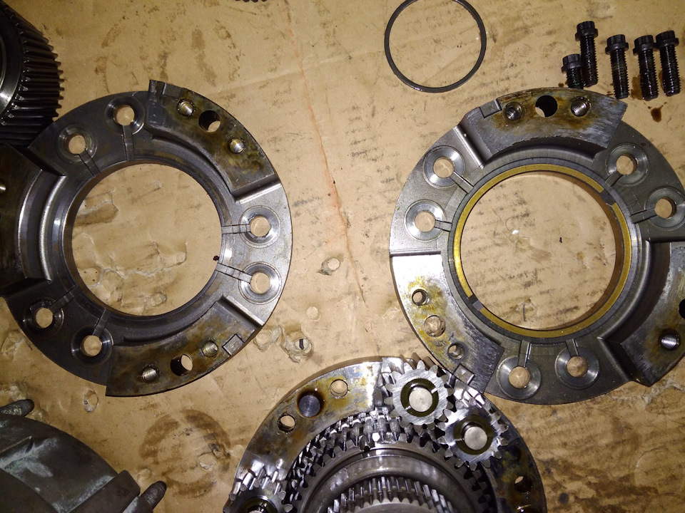 Верхнюю часть дифа я взял тоже от 249 из за бронзовой втулки в центре. С ней может лучше будет скольжение шестерни))) — Jeep Cherokee (XJ)