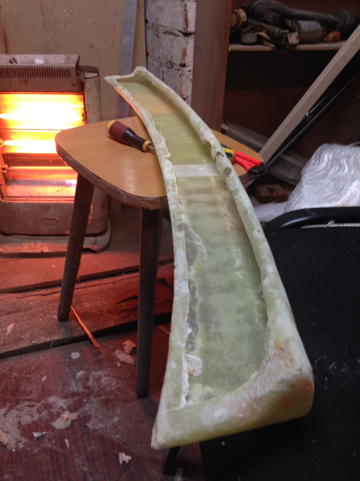 спойлер на стекло ниссан лаурель.