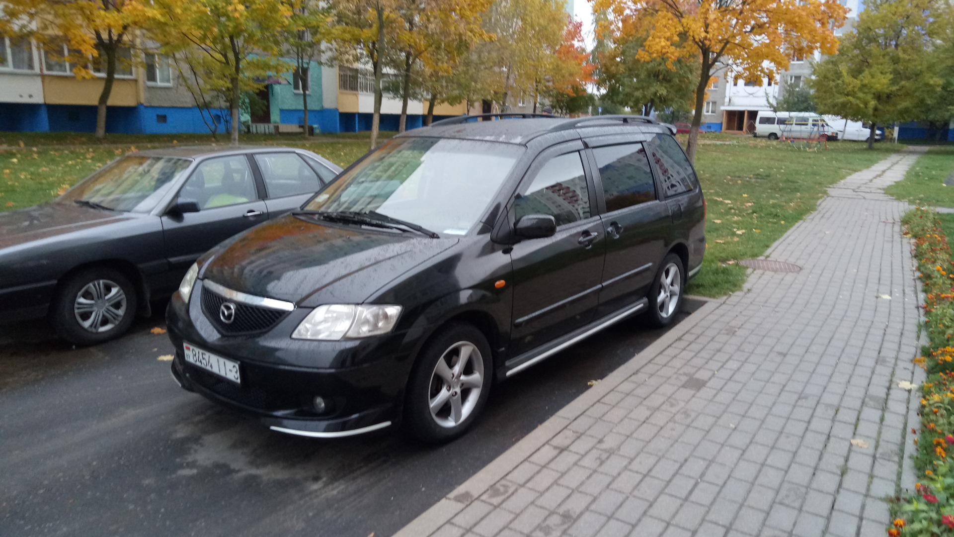 Mazda mpv 2 красная. Mazda mpv 2003 3. мазда мпв красного цвета 2003. черная мазда мпв 2. Mazda mpv 2.