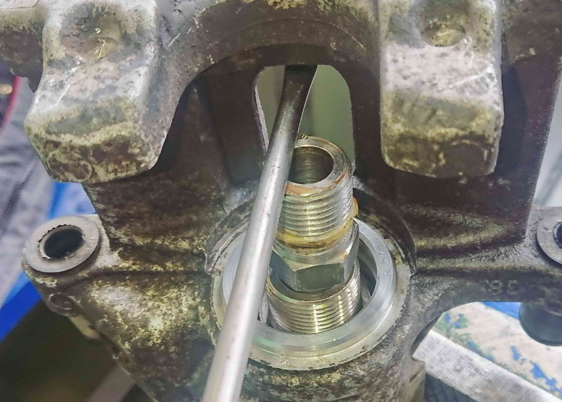 Разборка и ТО оригинального заднего левого суппорта FoMoCo тормозного ...