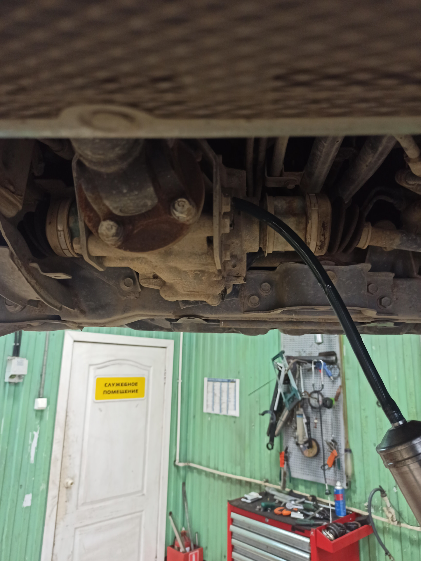 Смена трансмиссионного масла в раздатке, мосту и переднем редукторе ...