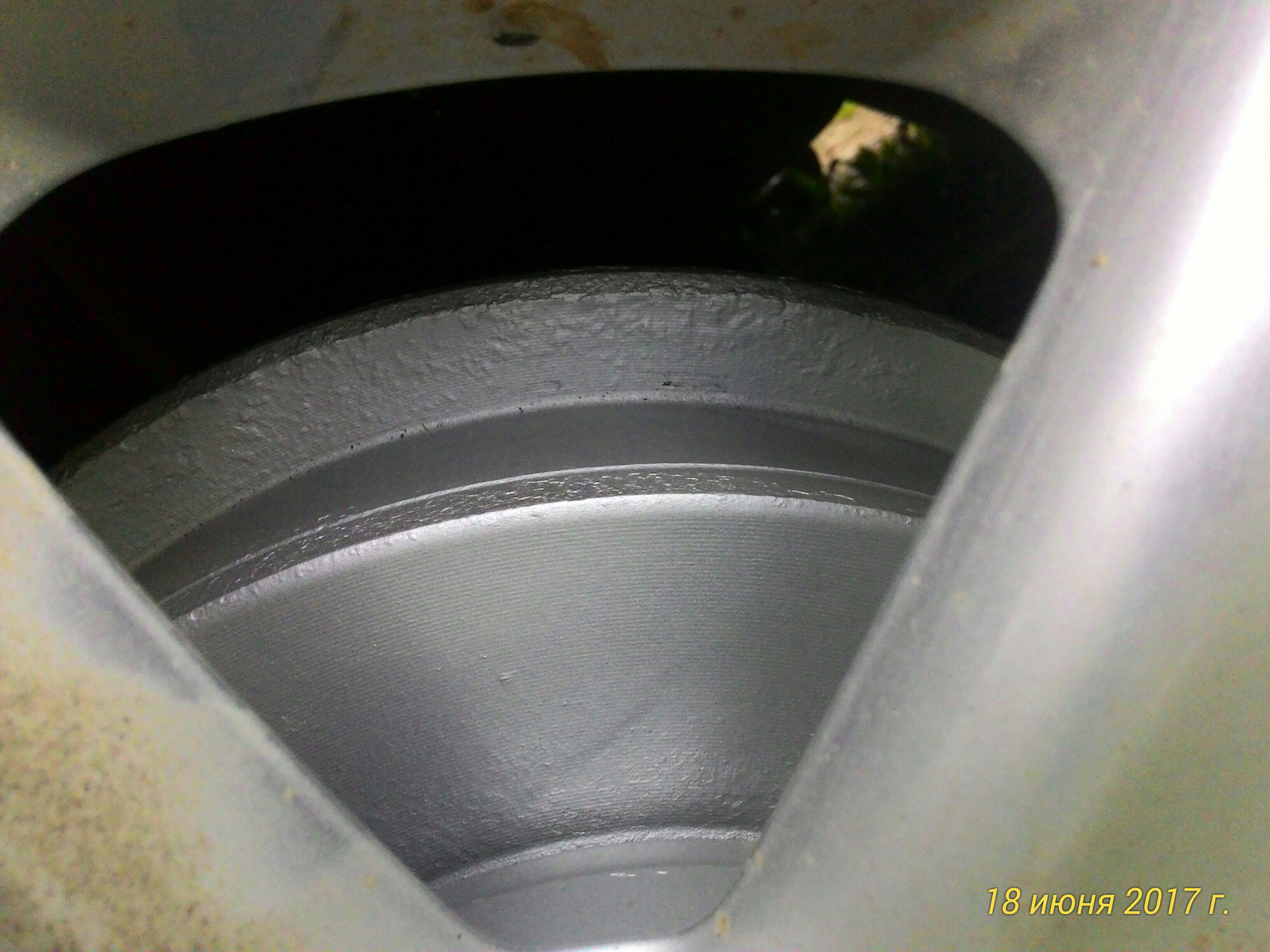 Покраска задних тормозных барабанов — Volkswagen Polo Sedan, 1,6 л ...