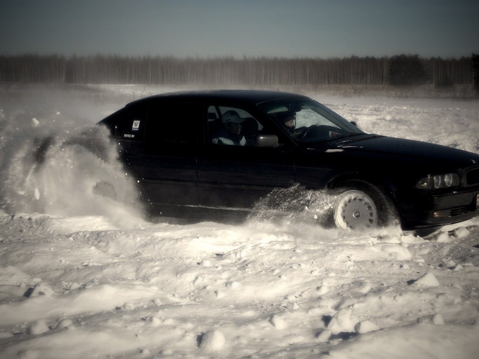 Рев моторов салют гром бой барабанов. Батлфорс вархаммер орки против волков. Revtech купить в москве. Фейерверк 36 залпов 1. Рев мотора мотоцикла в большом городе.