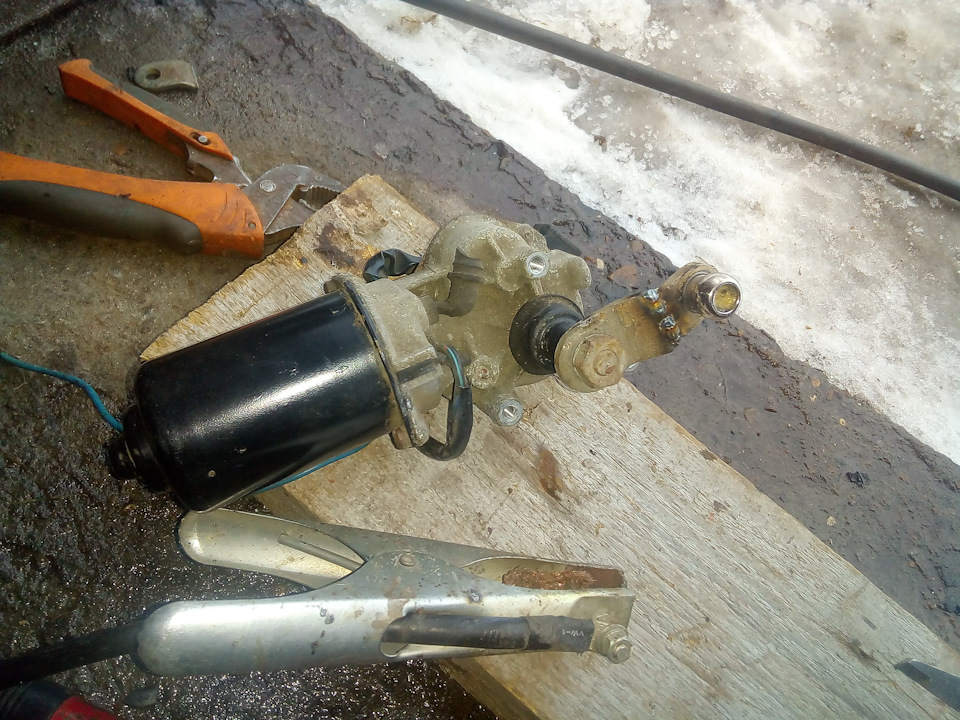 Мотор стеклоочистителей от MMC Space Wagon — Mitsubishi Galant (6G), 1 ...