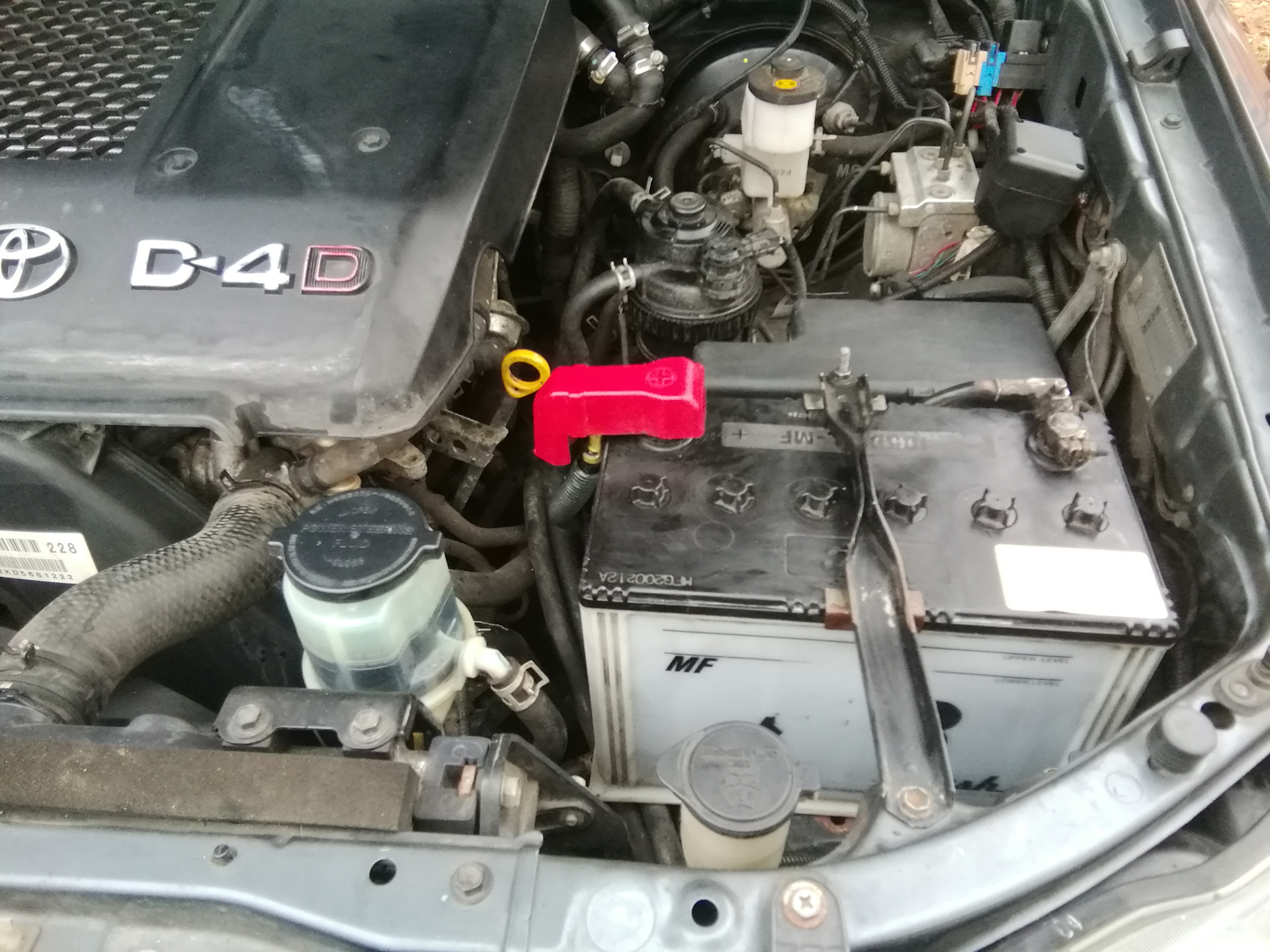 Аккумулятор hilux. Аккумулятор hilux. Акб на тойота хайлюкс 2. Аккумулятор на фортунер 2. Аккумулятор hilux.