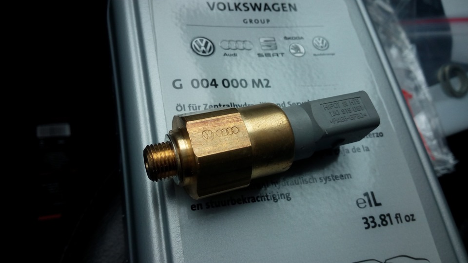 Замена датчика ГУР-а и жидкости. — Volkswagen Jetta IV, 1,8 л, 2001 ...